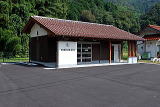 埋没林展示棟の外観