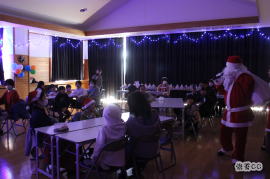 �T���^�N���[�X�o��