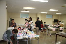 子ども服無料配布会写真