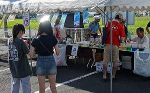 ふるさと祭りの各テントの様子
