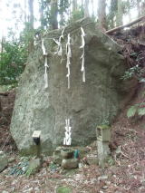 月照寺大亀の石の親岩