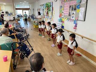 高齢者さんとのふれあい写真２