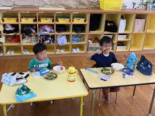 バーベキューを食べている写真３