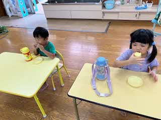 いもを食べてる写真１