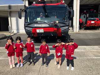 消防車と園児