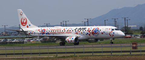 JAL ミャクミャクJET 彩雲の空より(出雲縁結び空港) Photo by 渡部和夫