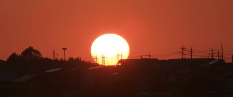 上新橋から見る秋の夕日 Photo by 渡部和夫