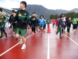 浜山を走る選手たち