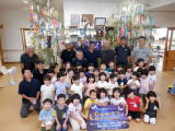 幼稚園児と記念撮影