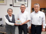 義援金の贈呈
