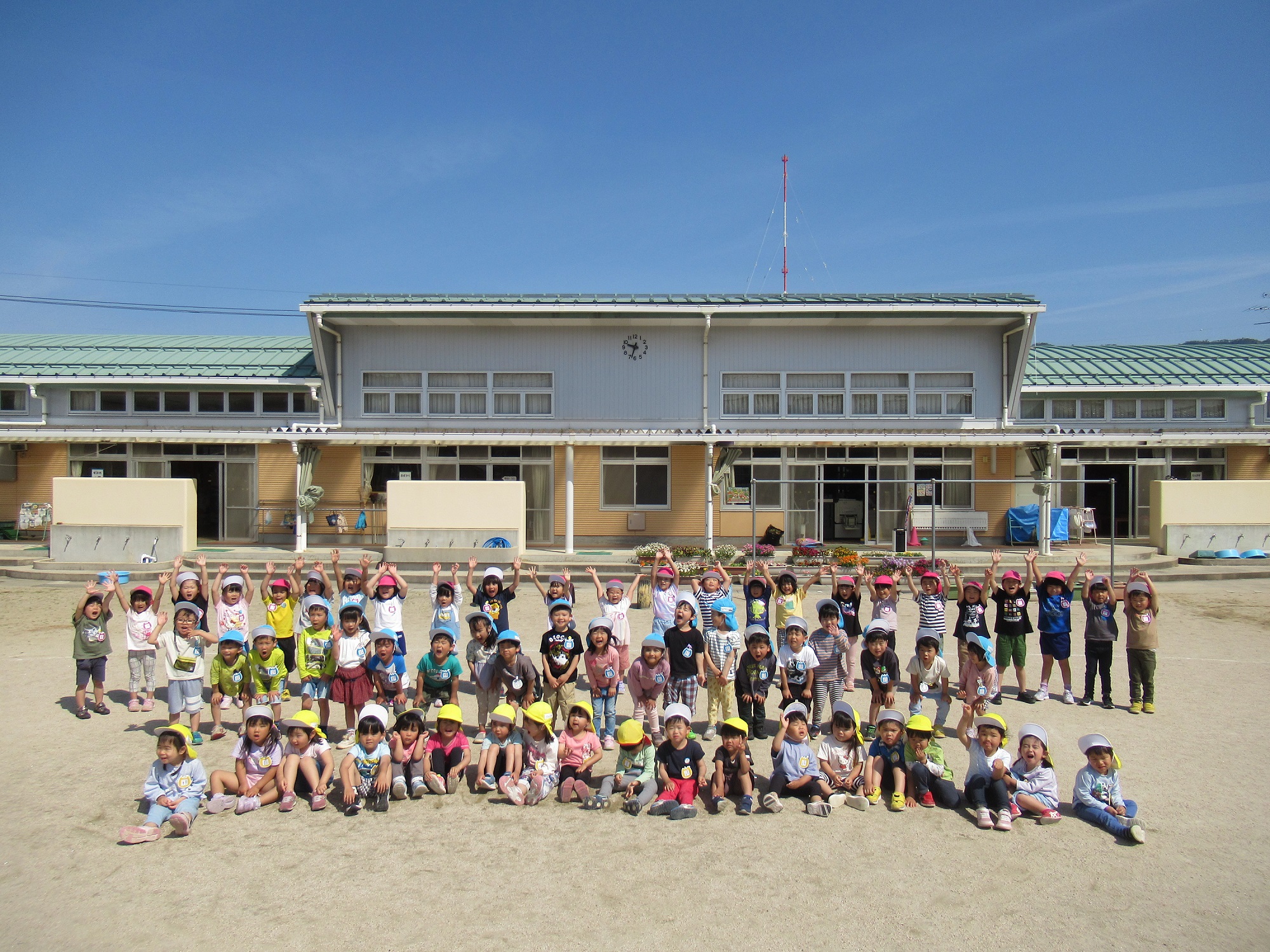 四絡幼稚園の元気な子供たち