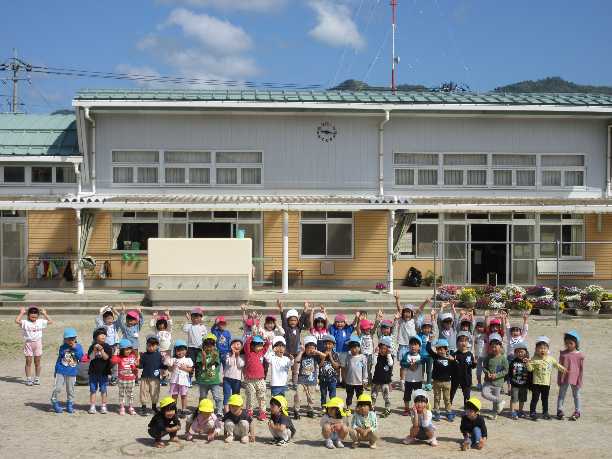 四絡幼稚園の元気な子供たち