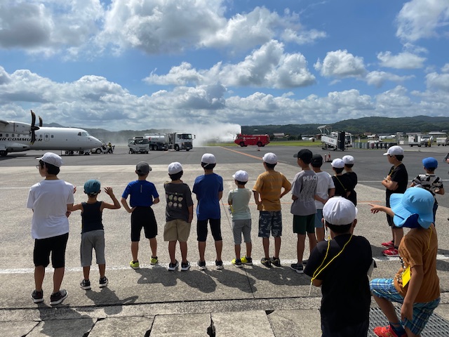 消防車の放水を見学