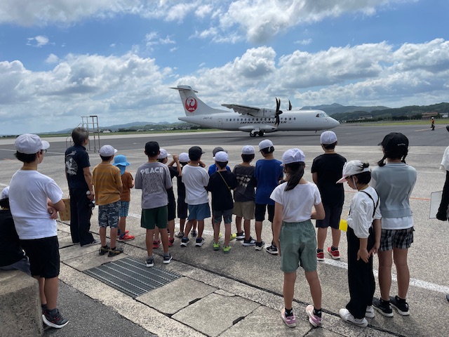 飛行機を間近で見学