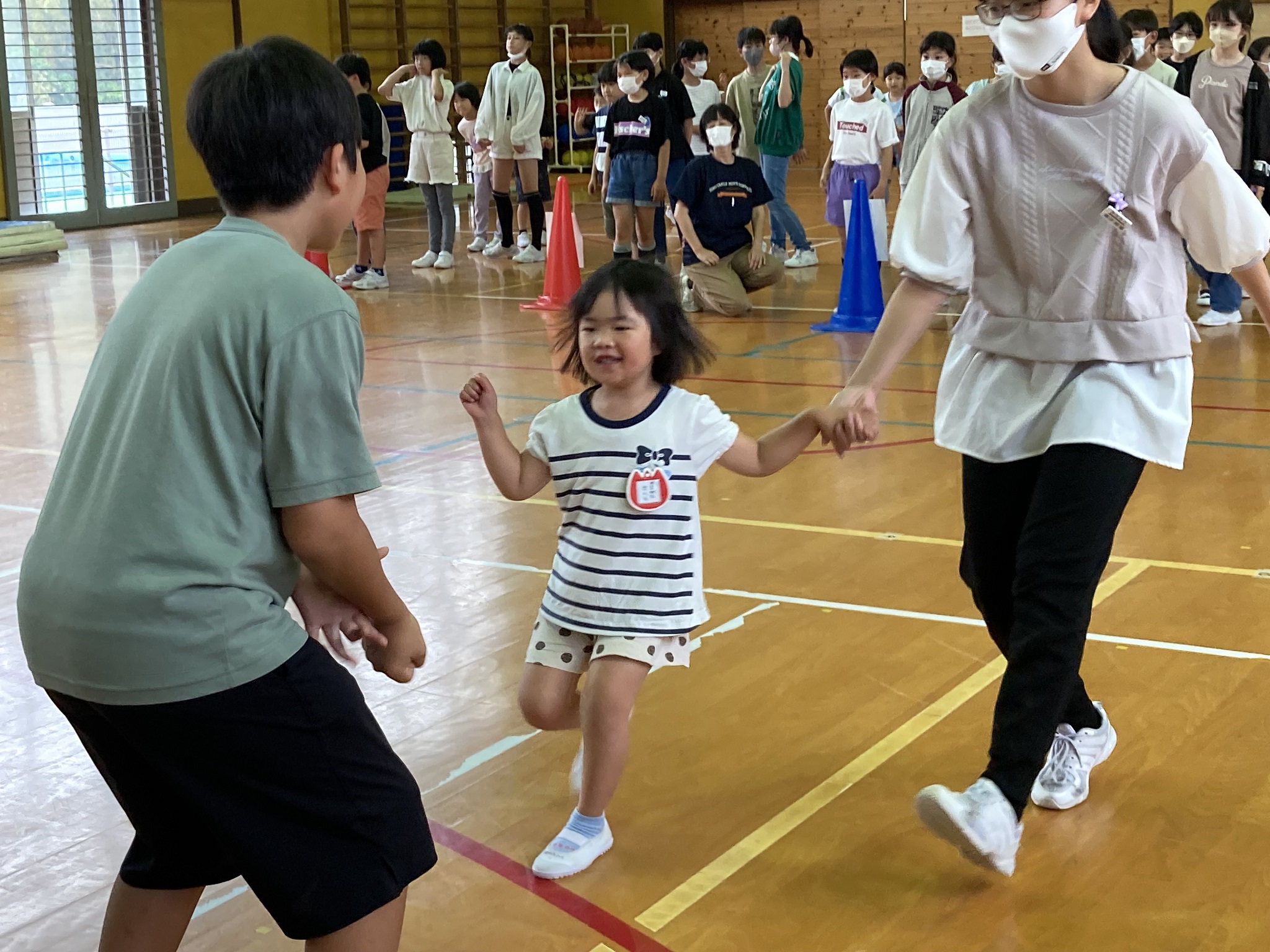 なかよし班顔合わせ会（じゃんけんリレー）