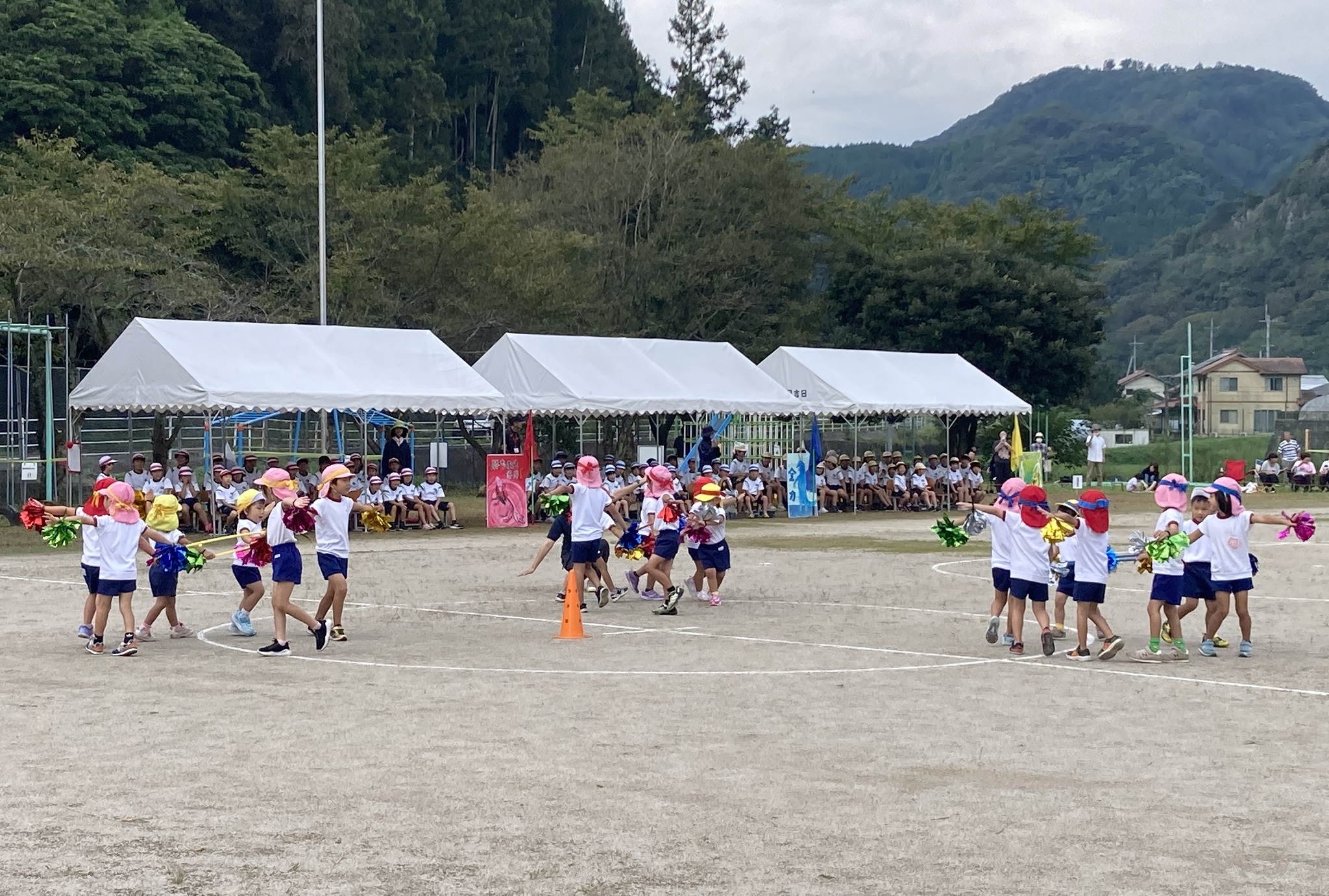 なかよし運動会　パフォーマンスの写真