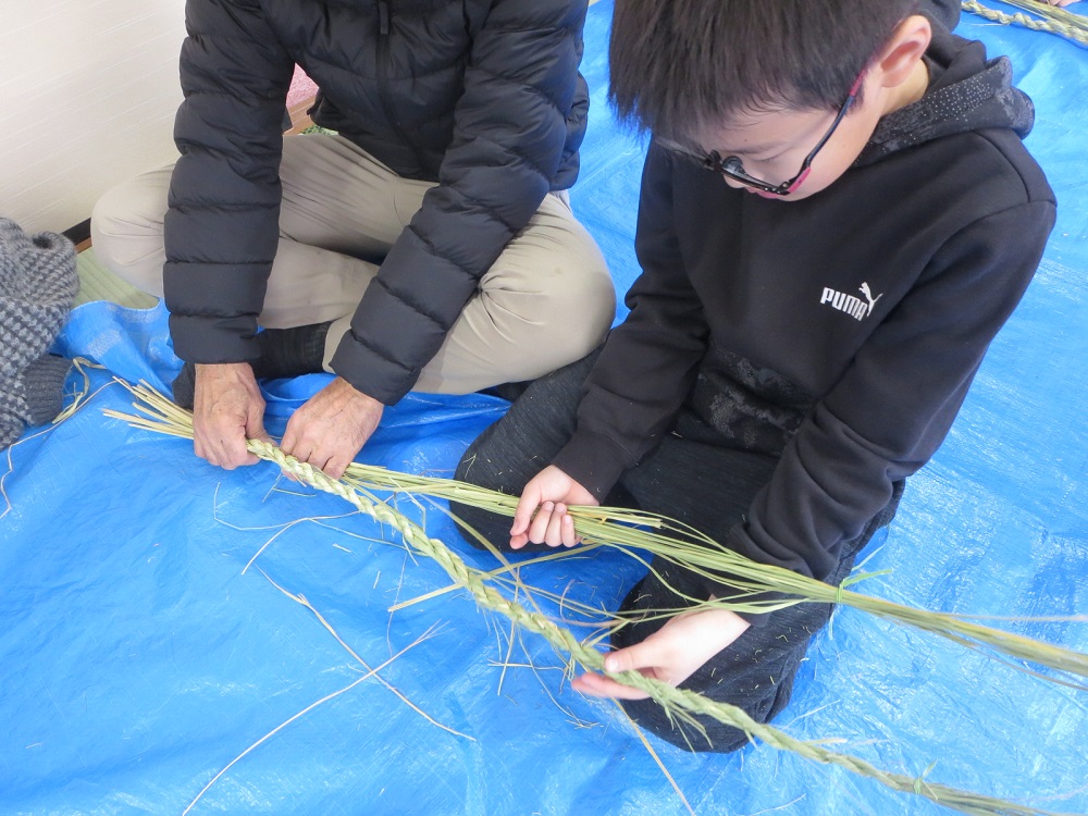 しめ縄づくり４